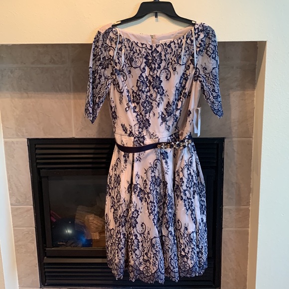 Beautiful fit and flare dress - Picture 5 of 7